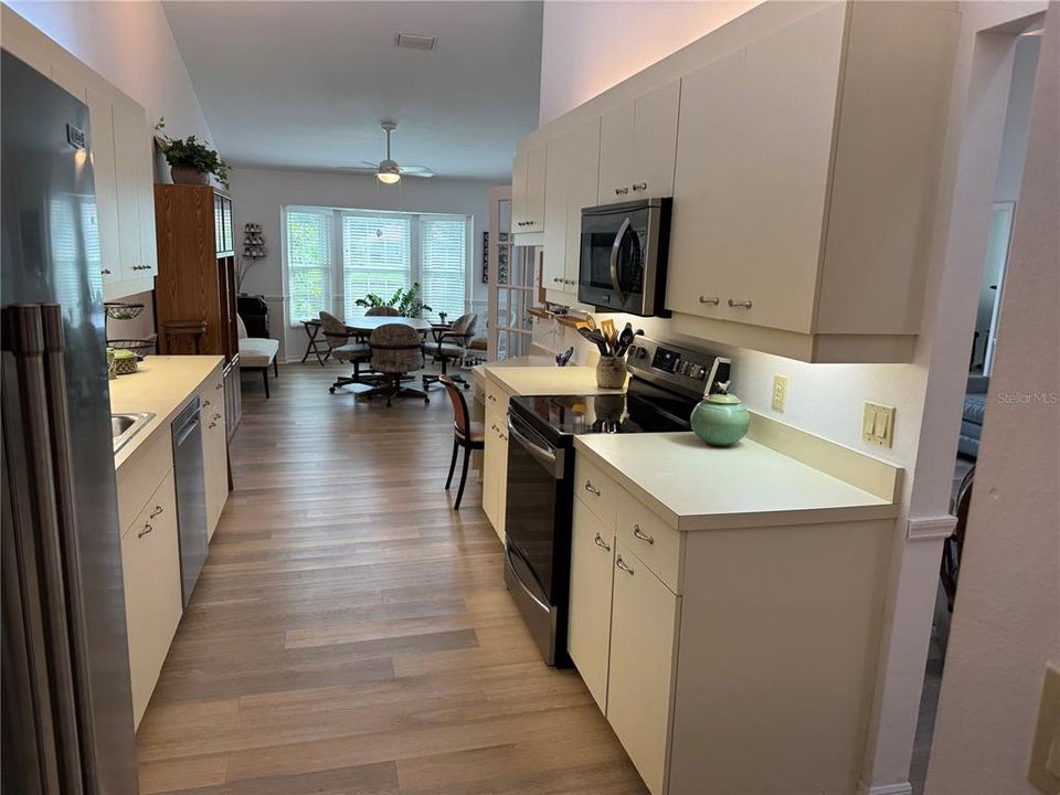 For Sale: $364,000 (2 beds, 2 baths, 1738 Square Feet)