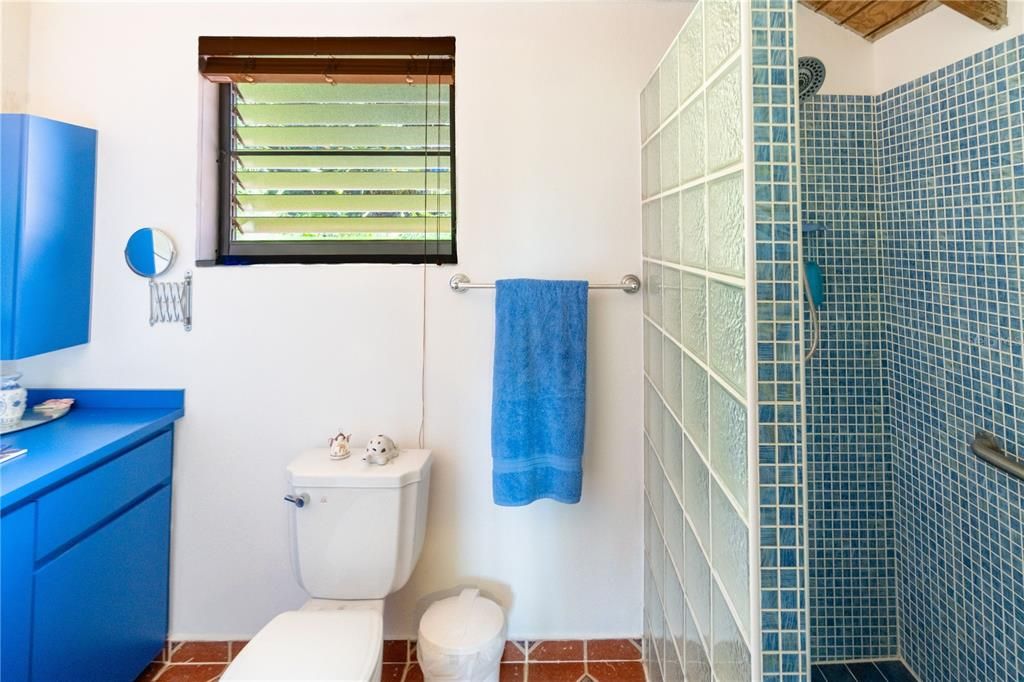 На продажу: $360,000 (3 спален, 3 ванн, 1700 Квадратных фут)