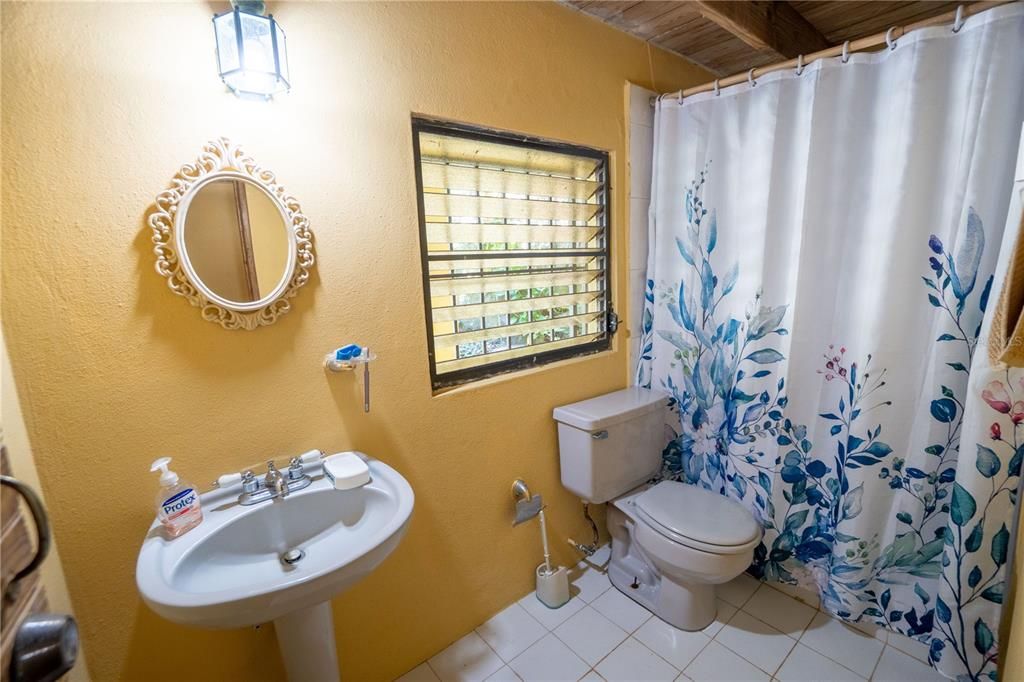 На продажу: $360,000 (3 спален, 3 ванн, 1700 Квадратных фут)