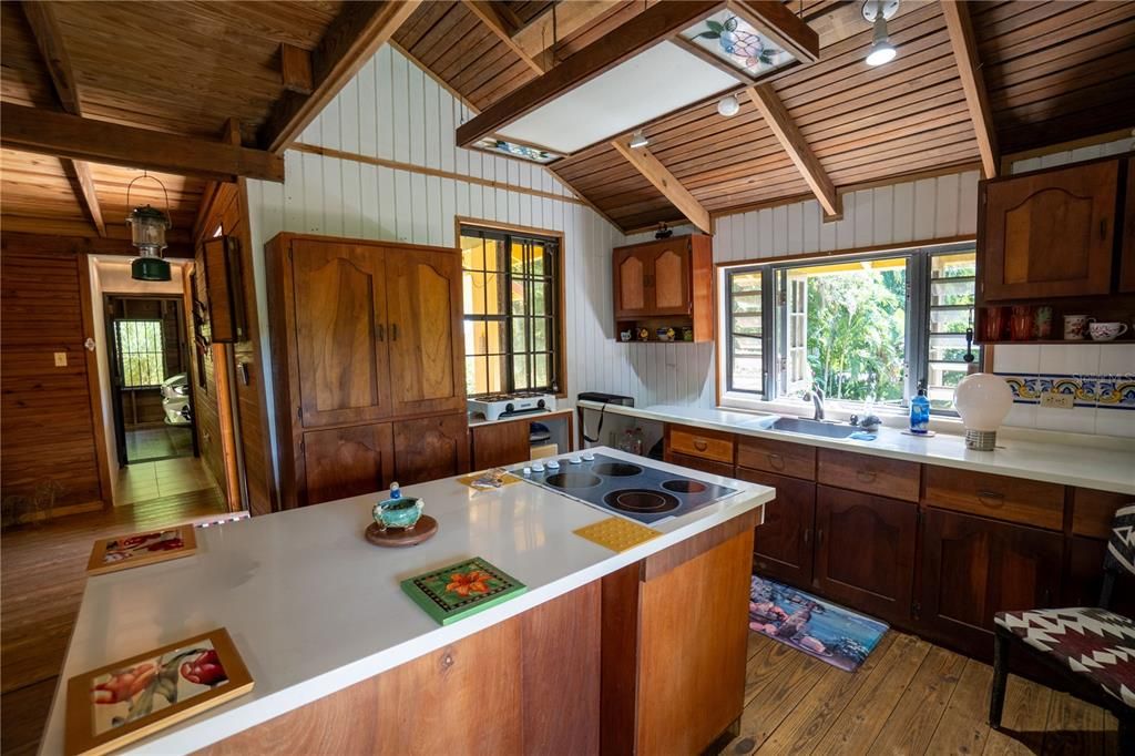 На продажу: $360,000 (3 спален, 3 ванн, 1700 Квадратных фут)