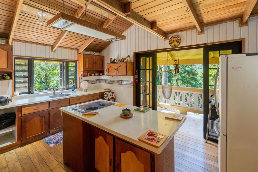 На продажу: $360,000 (3 спален, 3 ванн, 1700 Квадратных фут)