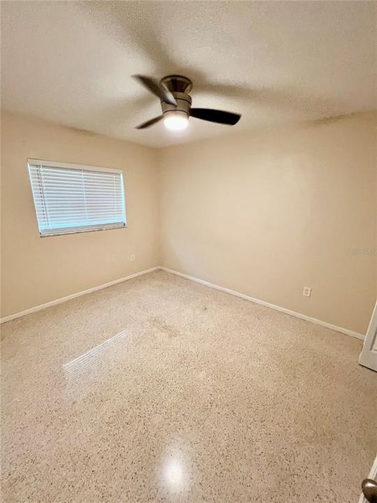 For Sale: $369,900 (2 beds, 1 baths, 983 Square Feet)
