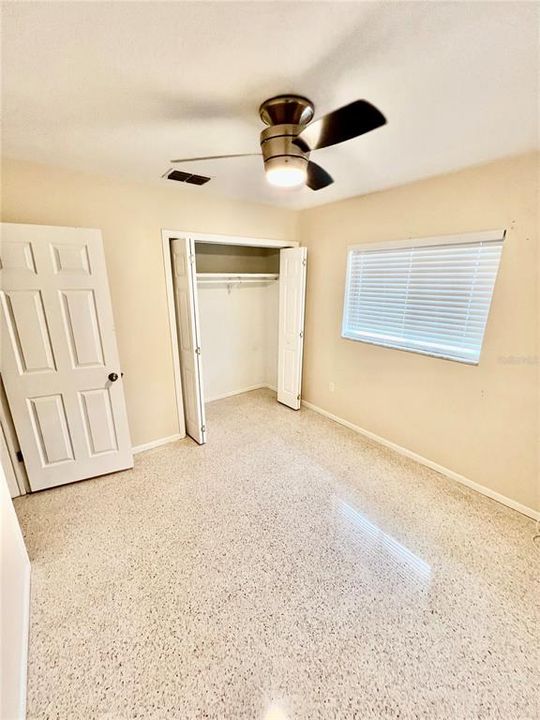 For Sale: $369,900 (2 beds, 1 baths, 983 Square Feet)