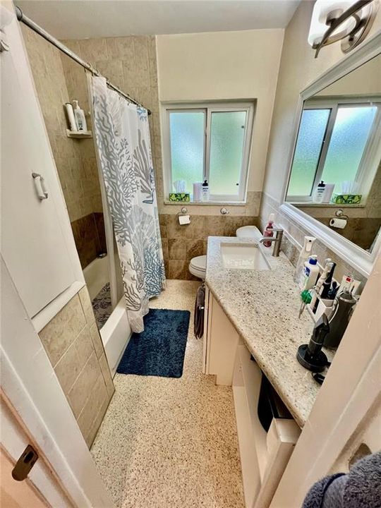 For Sale: $369,900 (2 beds, 1 baths, 983 Square Feet)