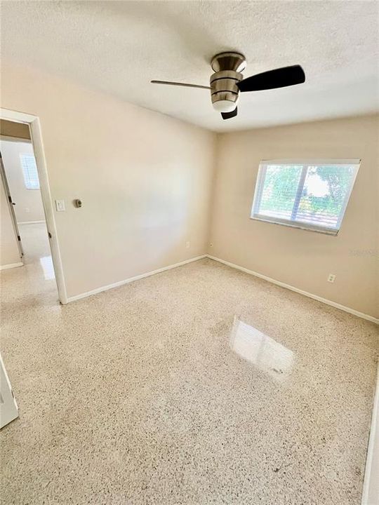 For Sale: $369,900 (2 beds, 1 baths, 983 Square Feet)