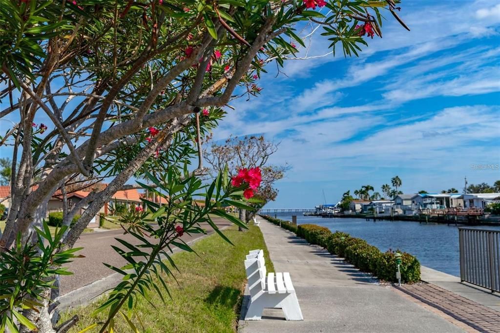 For Sale: $227,000 (2 beds, 2 baths, 1150 Square Feet)