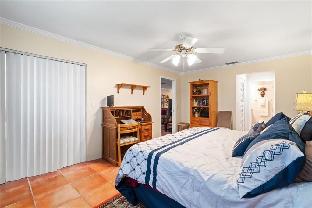 For Sale: $227,000 (2 beds, 2 baths, 1150 Square Feet)