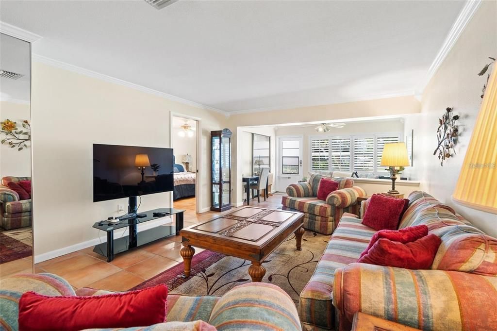 For Sale: $227,000 (2 beds, 2 baths, 1150 Square Feet)