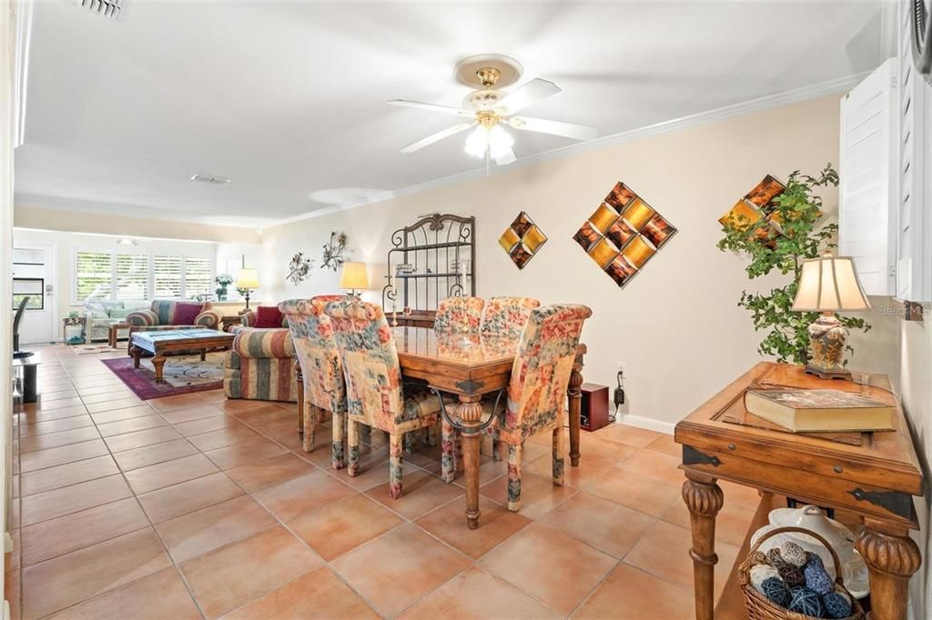 For Sale: $227,000 (2 beds, 2 baths, 1150 Square Feet)