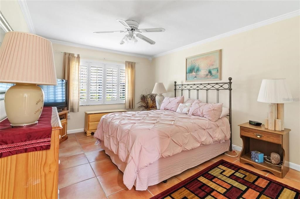 For Sale: $227,000 (2 beds, 2 baths, 1150 Square Feet)