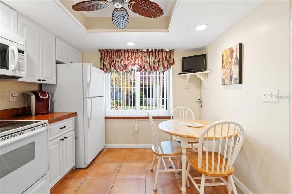 For Sale: $227,000 (2 beds, 2 baths, 1150 Square Feet)