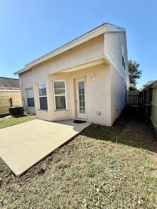 合同活跃: $2,150 (4 贝兹, 2 浴室, 1418 平方英尺)