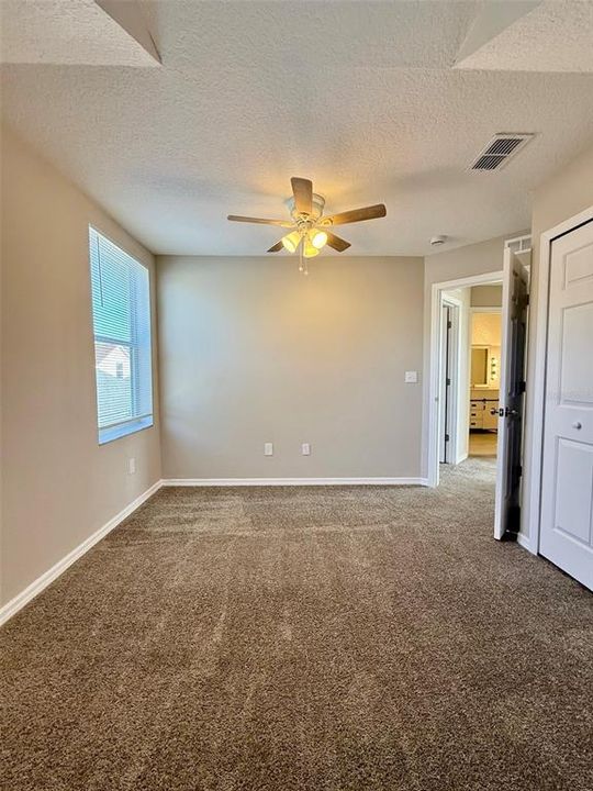 合同活跃: $2,150 (4 贝兹, 2 浴室, 1418 平方英尺)