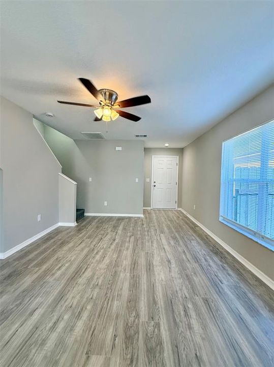 合同活跃: $2,150 (4 贝兹, 2 浴室, 1418 平方英尺)