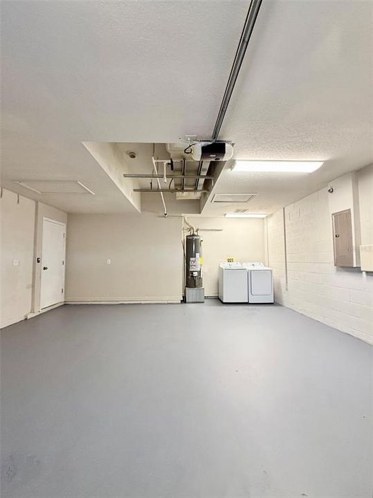 合同活跃: $2,150 (4 贝兹, 2 浴室, 1418 平方英尺)