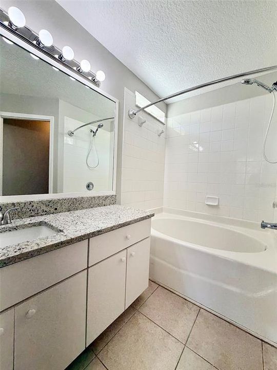 合同活跃: $2,150 (4 贝兹, 2 浴室, 1418 平方英尺)