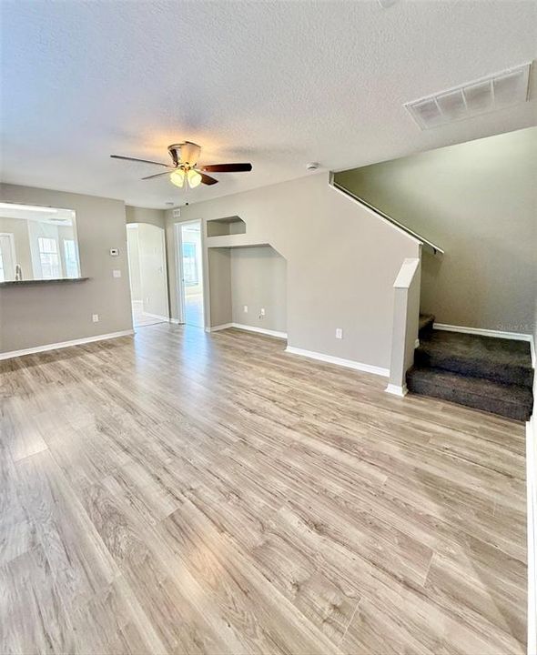 合同活跃: $2,150 (4 贝兹, 2 浴室, 1418 平方英尺)