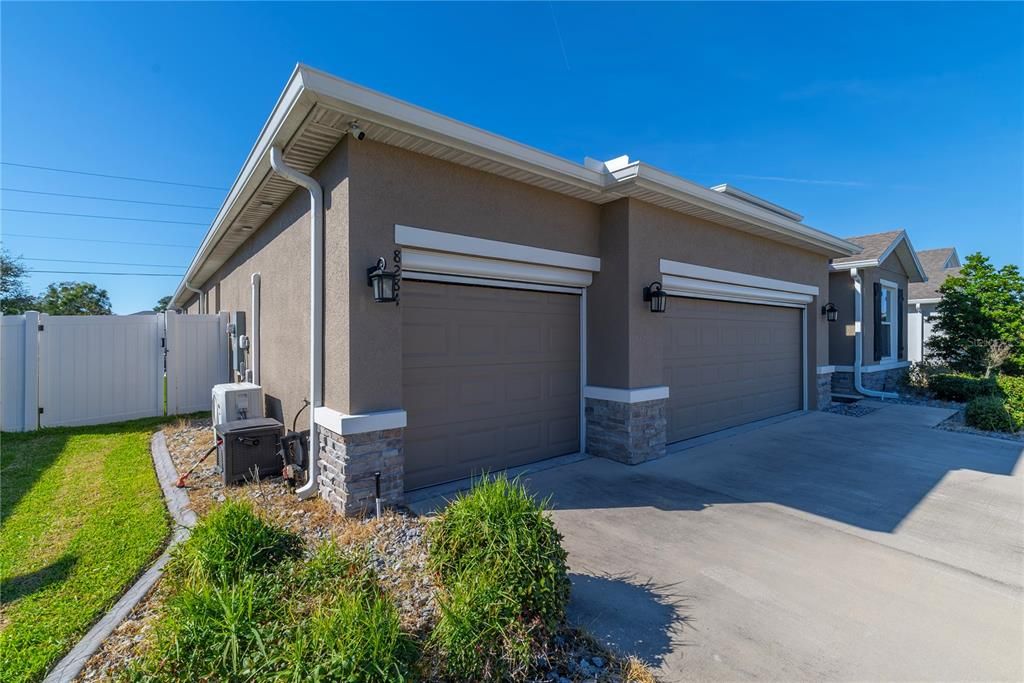 For Sale: $650,000 (4 beds, 3 baths, 2550 Square Feet)