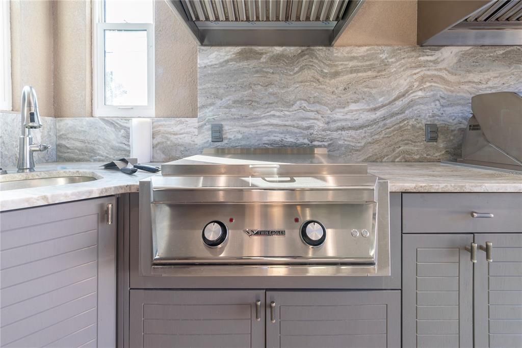 For Sale: $650,000 (4 beds, 3 baths, 2550 Square Feet)