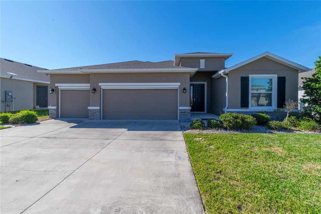 For Sale: $650,000 (4 beds, 3 baths, 2550 Square Feet)