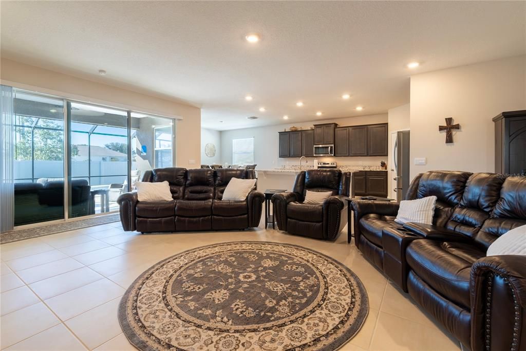 For Sale: $650,000 (4 beds, 3 baths, 2550 Square Feet)