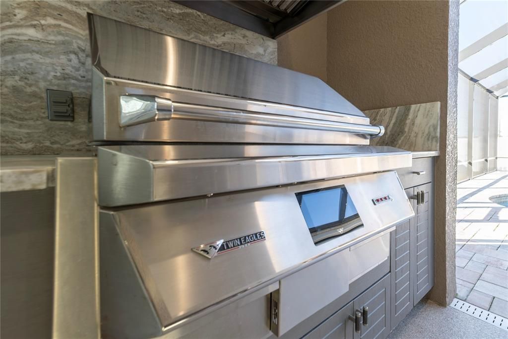 For Sale: $650,000 (4 beds, 3 baths, 2550 Square Feet)