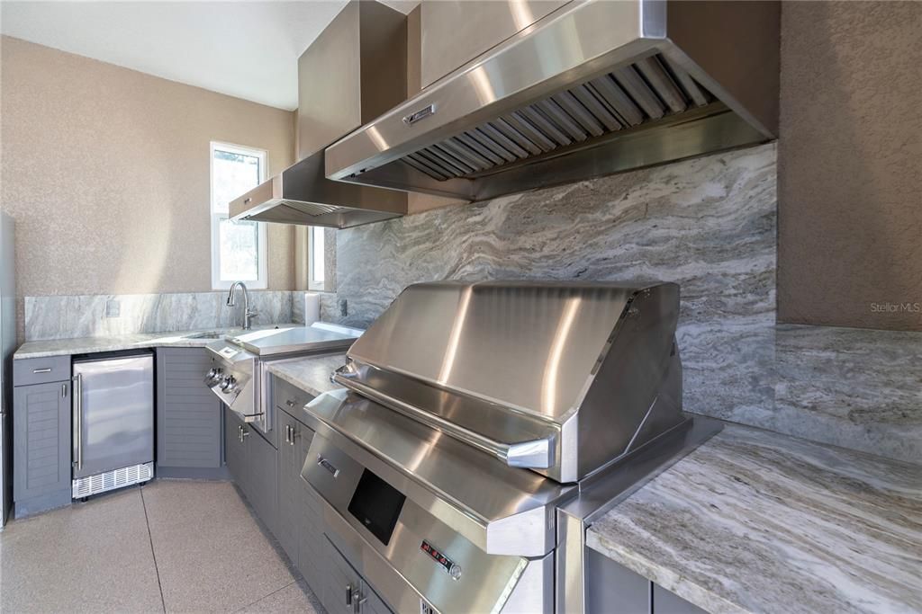 For Sale: $650,000 (4 beds, 3 baths, 2550 Square Feet)