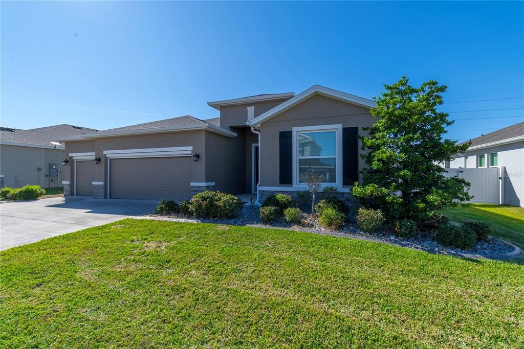 For Sale: $650,000 (4 beds, 3 baths, 2550 Square Feet)