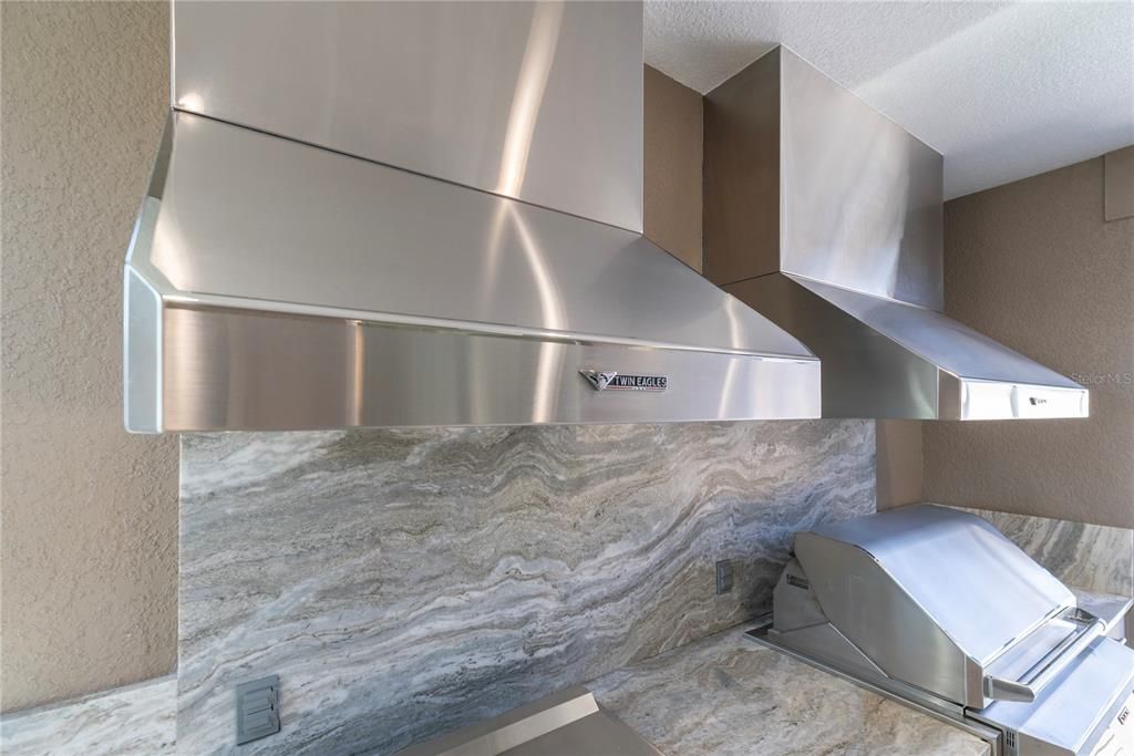 For Sale: $650,000 (4 beds, 3 baths, 2550 Square Feet)