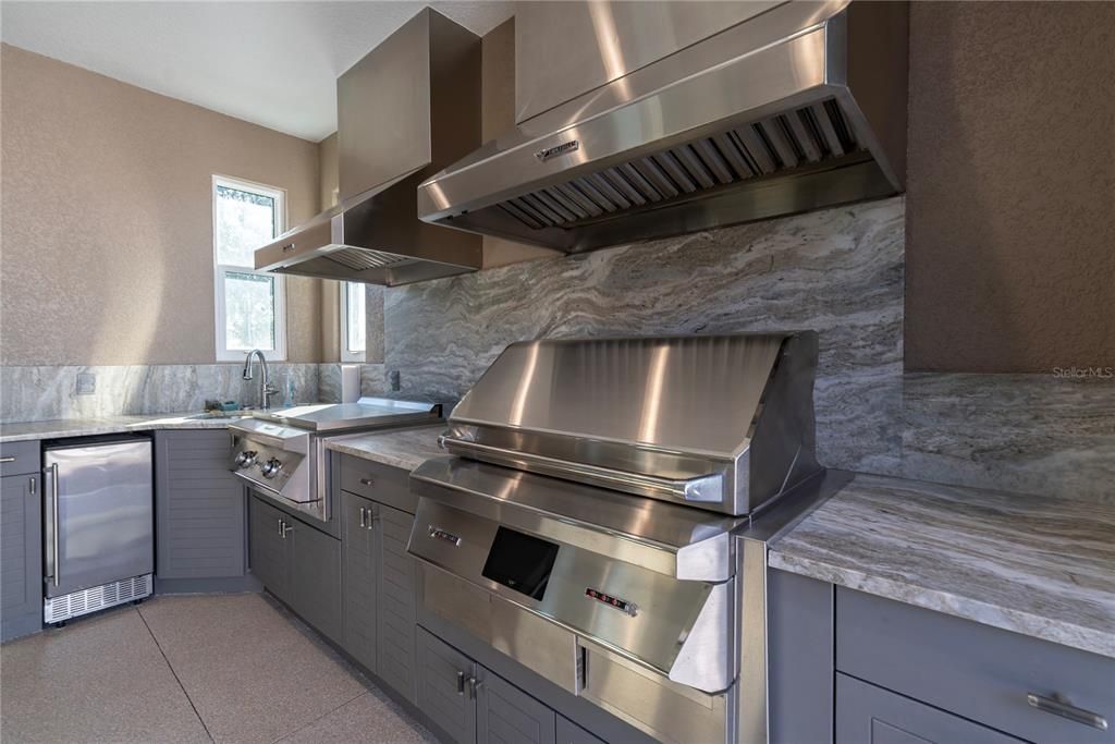 For Sale: $650,000 (4 beds, 3 baths, 2550 Square Feet)