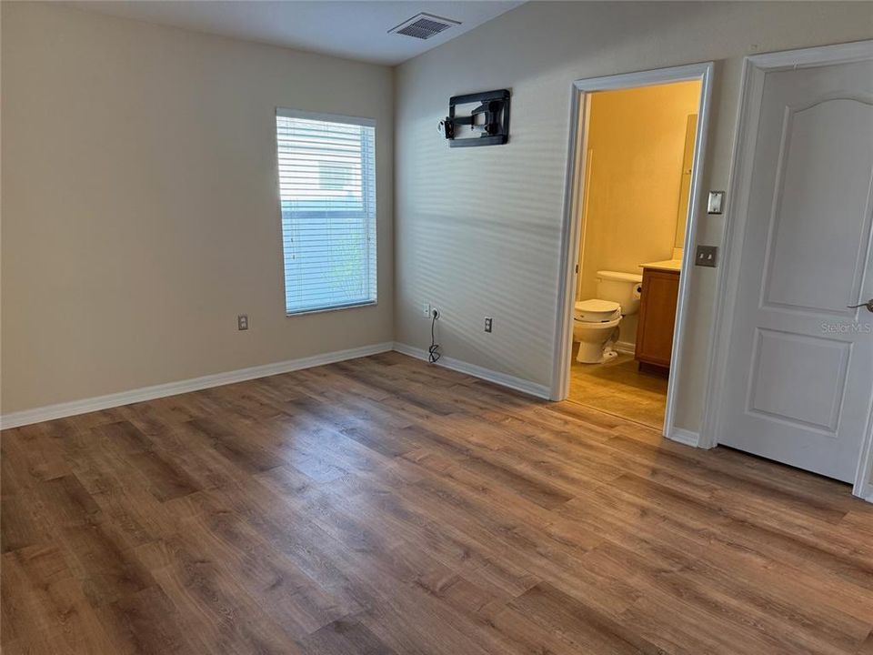 В аренду: $2,300 (3 спален, 2 ванн, 1503 Квадратных фут)