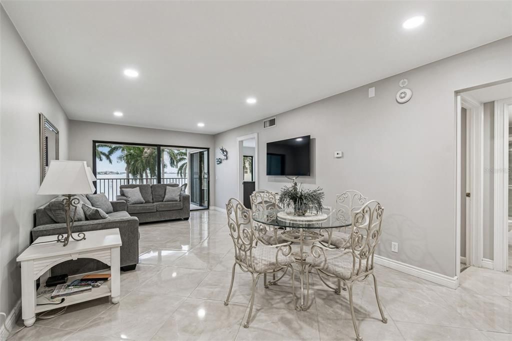 待售: $468,500 (2 贝兹, 2 浴室, 890 平方英尺)