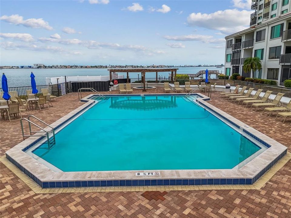 待售: $468,500 (2 贝兹, 2 浴室, 890 平方英尺)