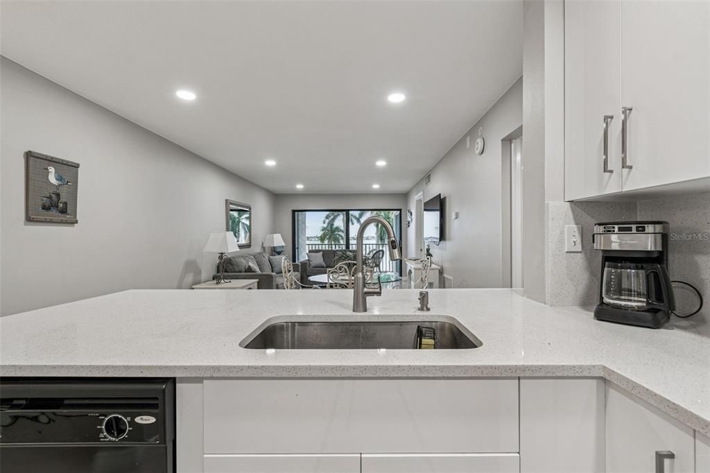 待售: $468,500 (2 贝兹, 2 浴室, 890 平方英尺)