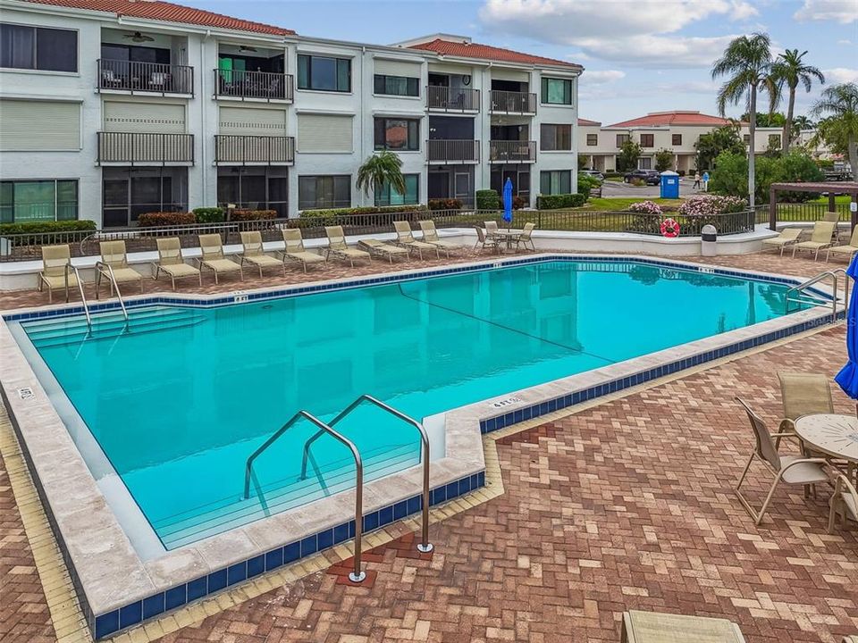 待售: $468,500 (2 贝兹, 2 浴室, 890 平方英尺)