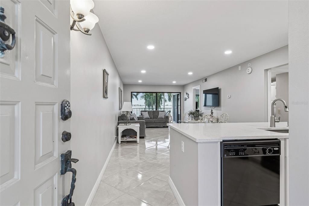 待售: $468,500 (2 贝兹, 2 浴室, 890 平方英尺)