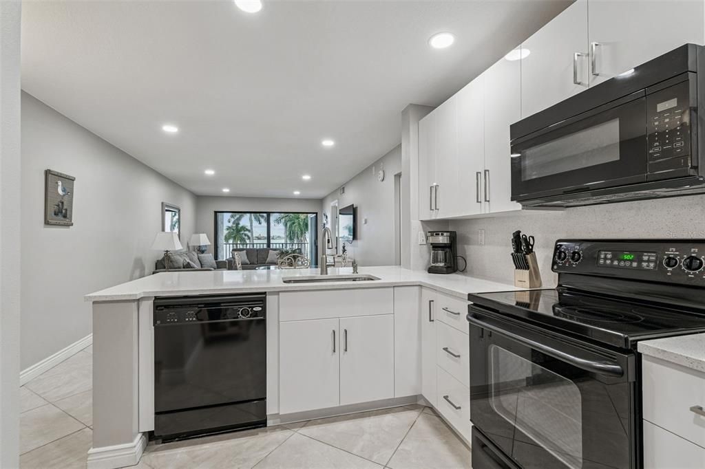 待售: $468,500 (2 贝兹, 2 浴室, 890 平方英尺)