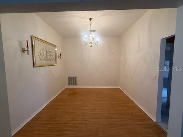 合同活跃: $415,900 (3 贝兹, 2 浴室, 1735 平方英尺)