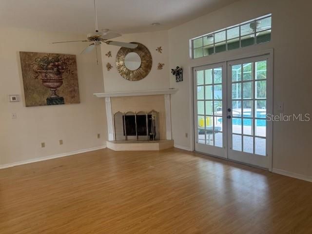 合同活跃: $415,900 (3 贝兹, 2 浴室, 1735 平方英尺)