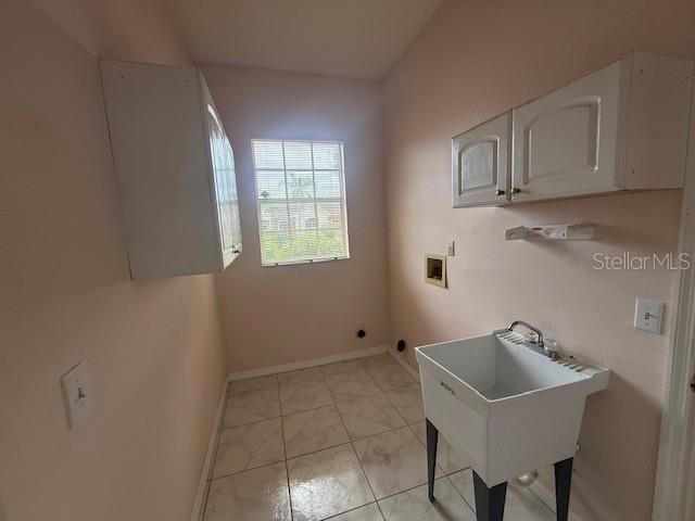 合同活跃: $415,900 (3 贝兹, 2 浴室, 1735 平方英尺)