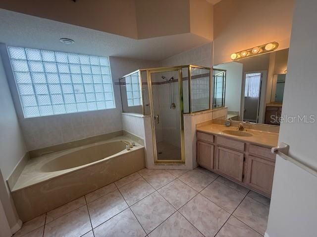 合同活跃: $415,900 (3 贝兹, 2 浴室, 1735 平方英尺)