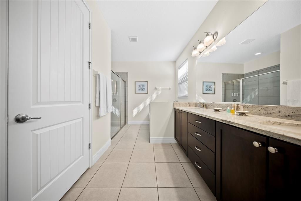 For Sale: $900,000 (9 beds, 8 baths, 4630 Square Feet)