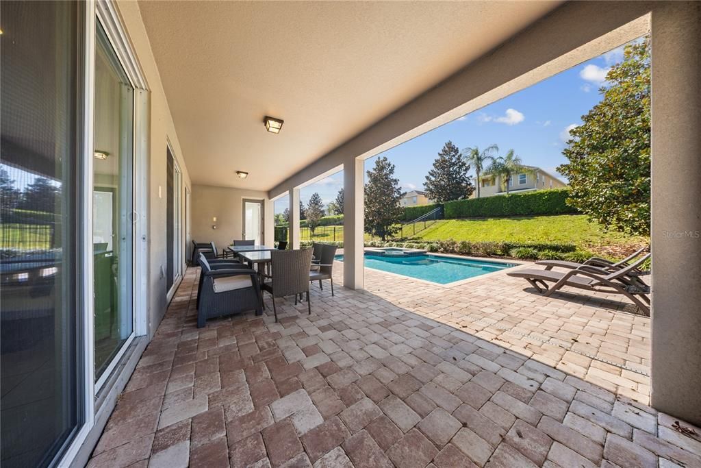 For Sale: $900,000 (9 beds, 8 baths, 4630 Square Feet)