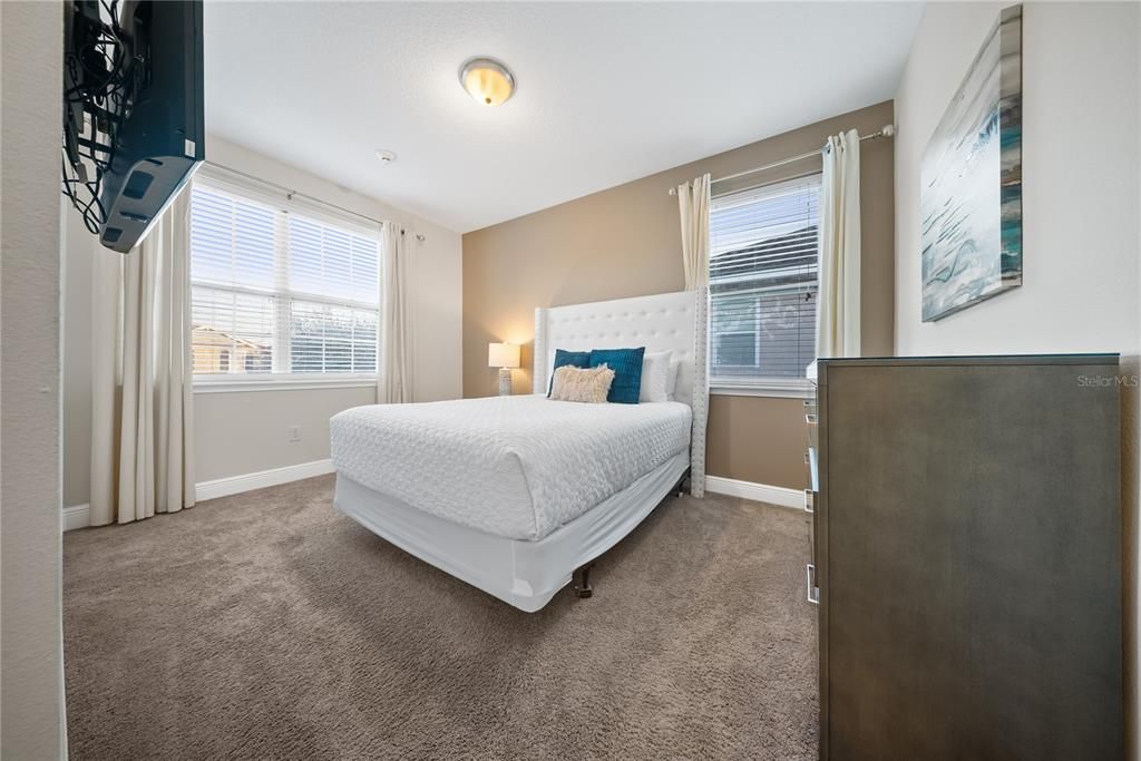 For Sale: $900,000 (9 beds, 8 baths, 4630 Square Feet)