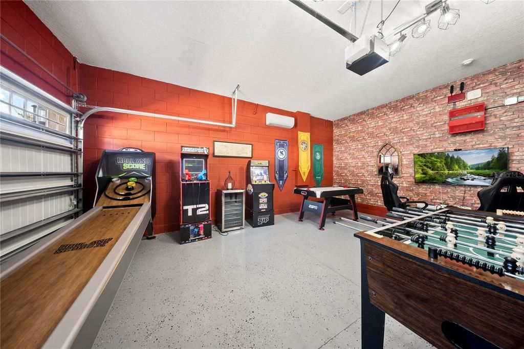 For Sale: $900,000 (9 beds, 8 baths, 4630 Square Feet)