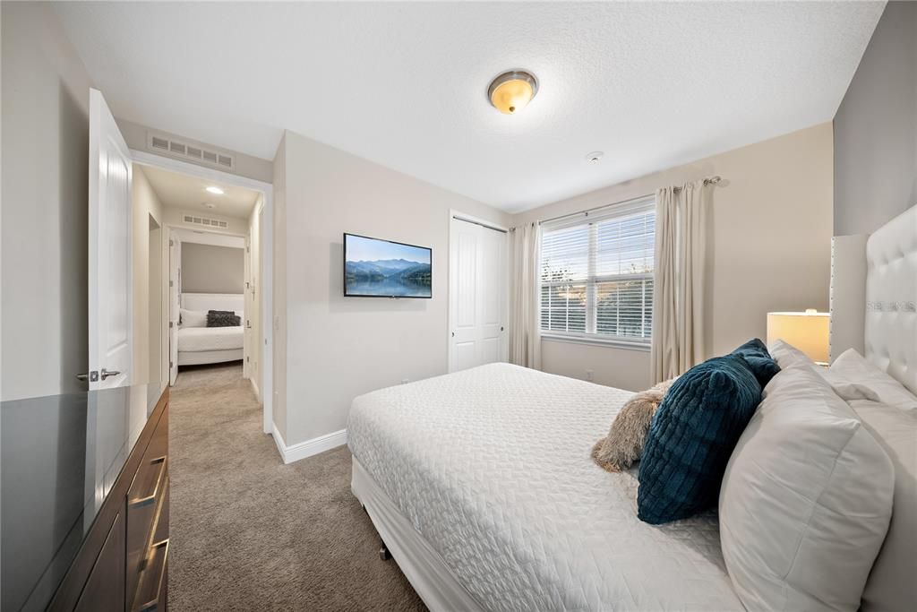 For Sale: $900,000 (9 beds, 8 baths, 4630 Square Feet)