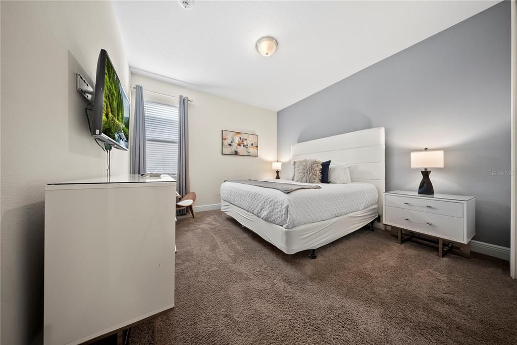 For Sale: $900,000 (9 beds, 8 baths, 4630 Square Feet)