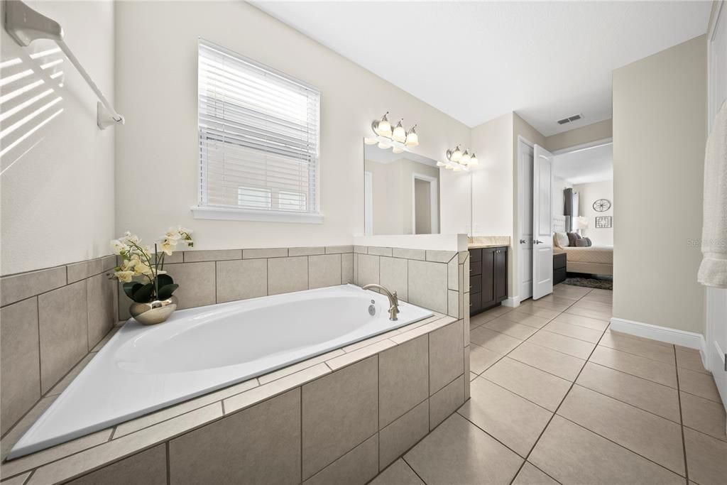 For Sale: $900,000 (9 beds, 8 baths, 4630 Square Feet)