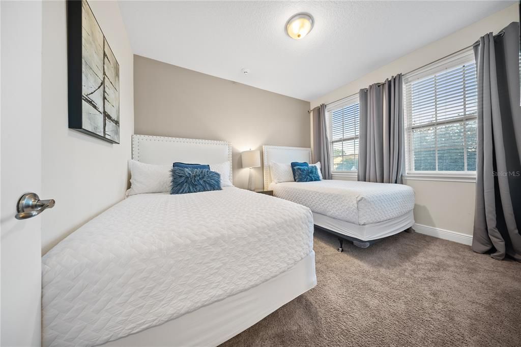 For Sale: $900,000 (9 beds, 8 baths, 4630 Square Feet)