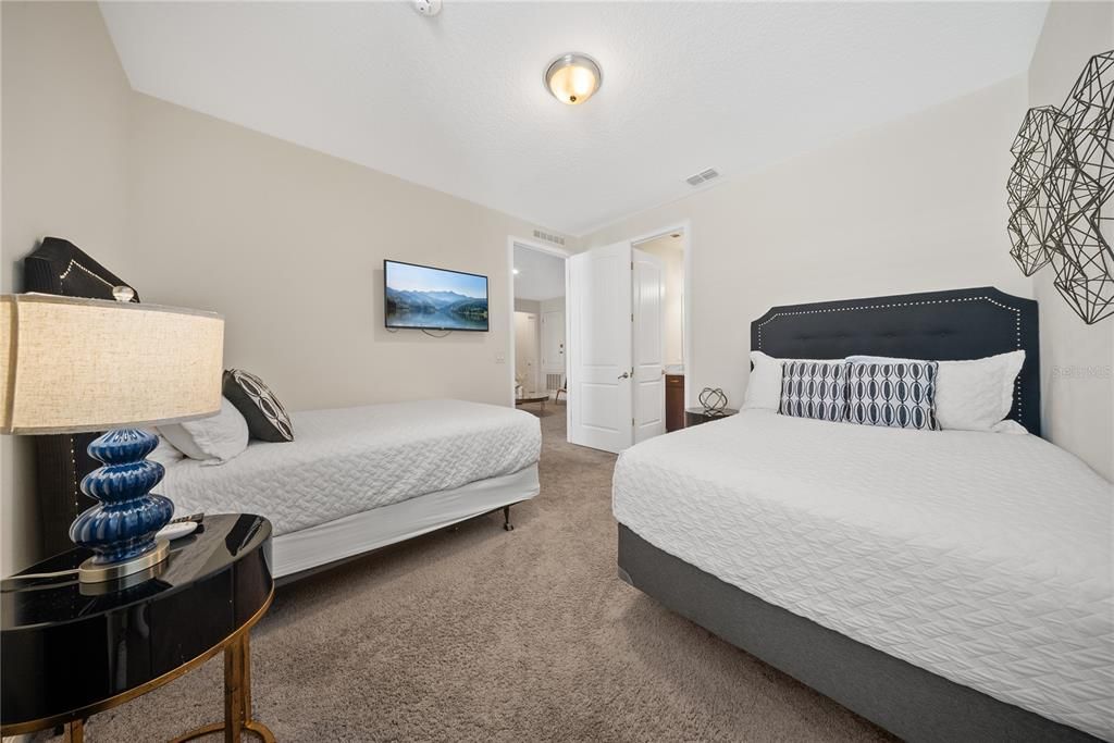 For Sale: $900,000 (9 beds, 8 baths, 4630 Square Feet)